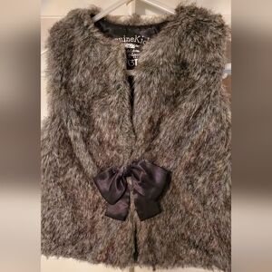 Osh Kosh girls fur vest. 3T